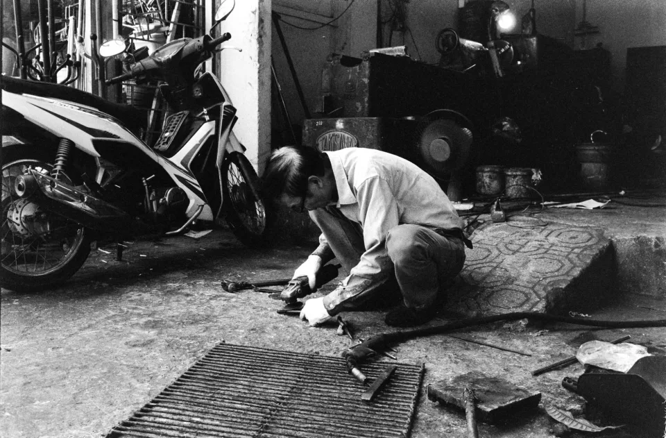Mặt tiền tiệm sửa xe